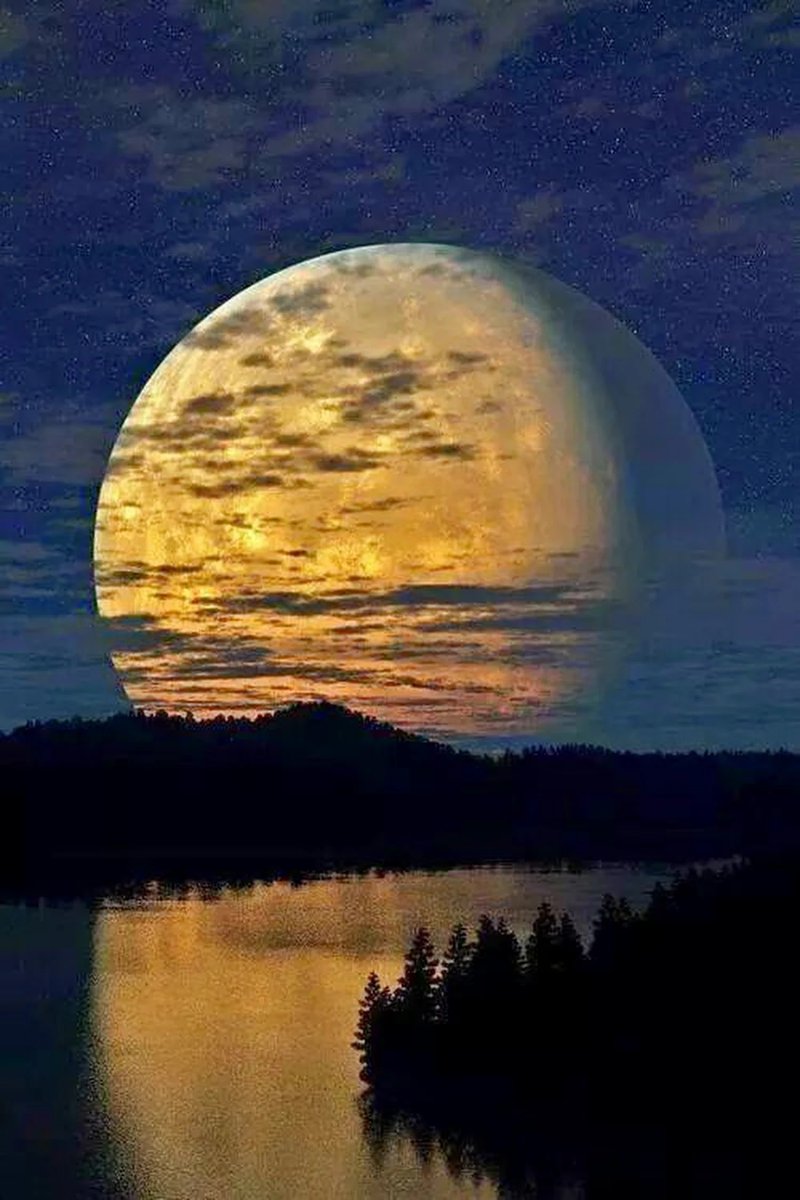 Under a full moon
fears turn into shadows
under an overhead lamp
hopes float like a leaf
resting on a still pond
a day's hurt like a petiole 
dipping in water

tired voices calmed
by silent mountains
nothing echoes
except thoughts
filling the barrenness
of moments

#wordsofglass
