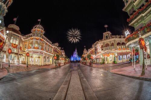 I15503785's tweet photo. 夜の夢の国すてき💖

ディズニーいきたい！🙋🏻🙋🏻 https://t.co/eeHzVsK0w4
