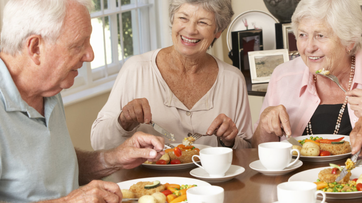 CACHSLLC's tweet image. Ensure your senior loved one has an appropriate and well-balanced diet and regularly eats throughout the day. They must have enough energy to get through their daily activities and not skip meals.

#ChillicotheOH #HomeHealthCare #WellBalancedDiet