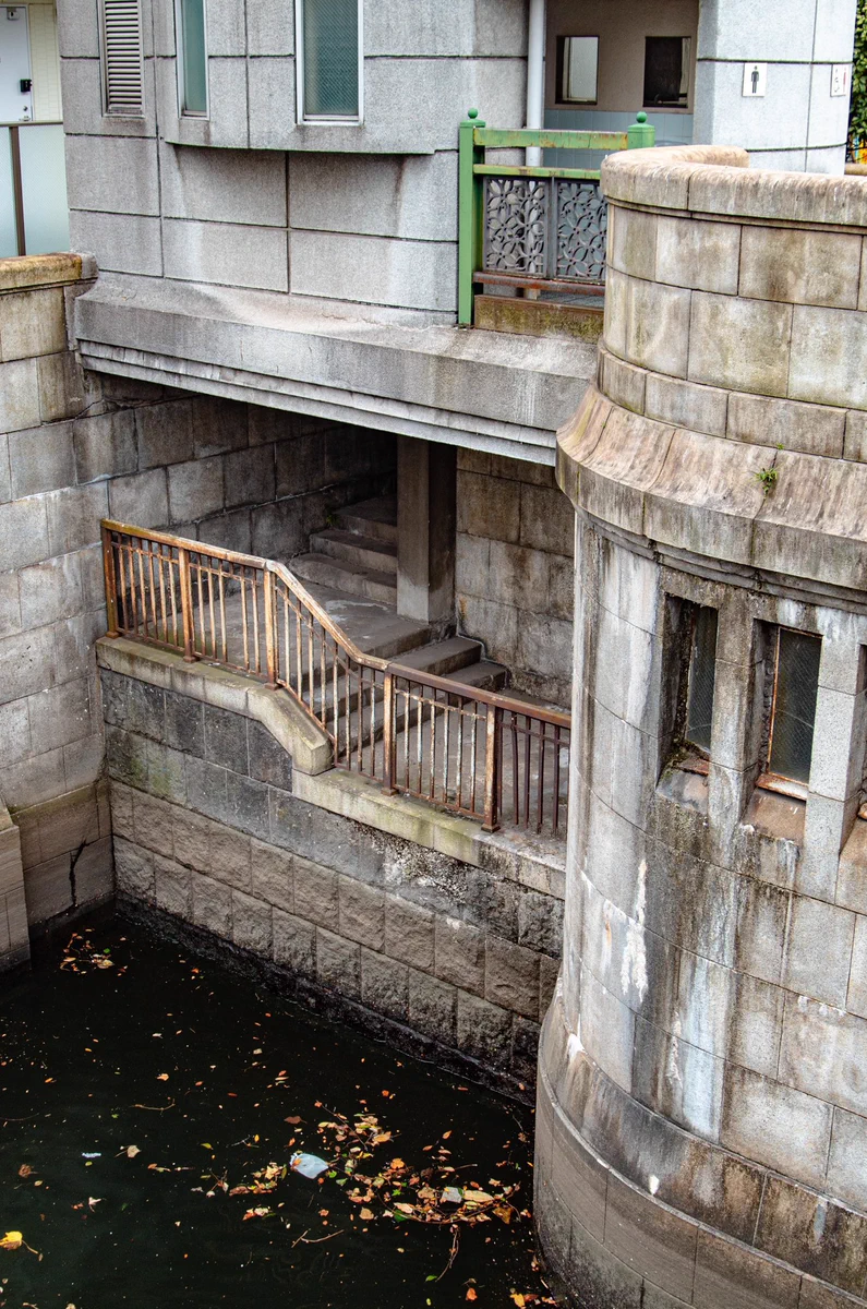 万世橋の謎空間！公衆トイレ下にあるものとは。