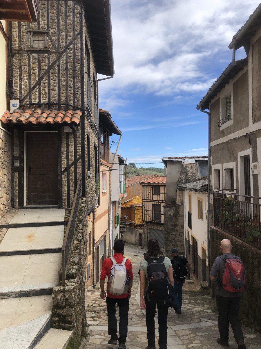 Erasmus_DAAD's tweet photo. #ErasmusPlusReporterin Michelle nutzt ihren #Aufenthalt in #Salamanca um auch die Umgebung besser kennenzulernen. So hat sie an einer Wanderung teilgenommen, an dem sie auch andere Erasmus+ Studierende aus  🇮🇹 kennengelernt hat!
Lese &amp; erfahre mehr 👉https://t.co/Dl4iCPz2NF https://t.co/XpzeZ8KXxW