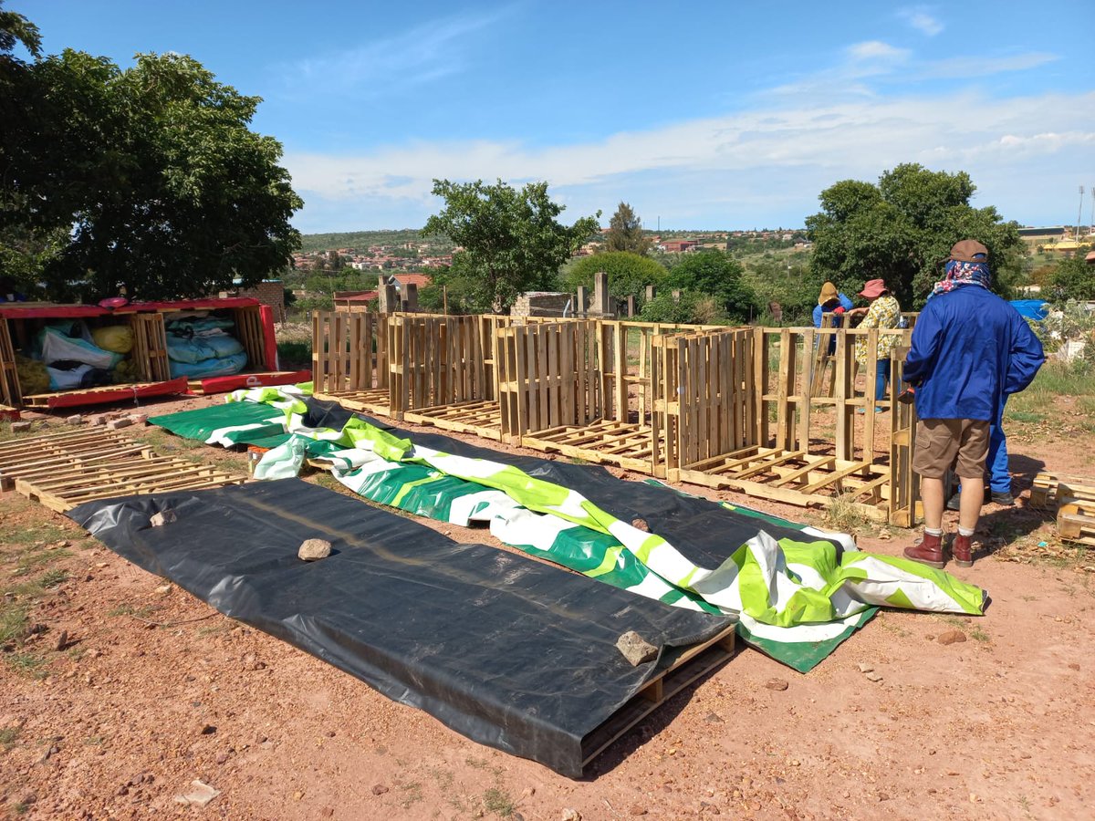 AngelaLudek's tweet photo. Alongside #wasteprenuer training in #Mpumalanga 🇿🇦 @WasteAid @WRAP_UK @UKRI_News is working with the #community in building a #waste #resource aggregation bay which is part of the whole systems approach to the project in #SouthAfrica #Inclusive #CircularEconomy 🌐 https://t.co/98Us8rLzZ7