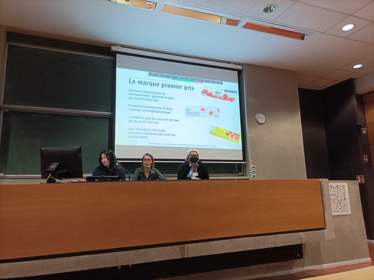 jr2mc_fma's tweet photo. Ouverture d’une session sur les transgressions et transferts des marques d’enseigne par Alicia LEFRANÇOIS, Léa PECJAK et Sophie CHANGEUR https://t.co/W5lH92h7eM