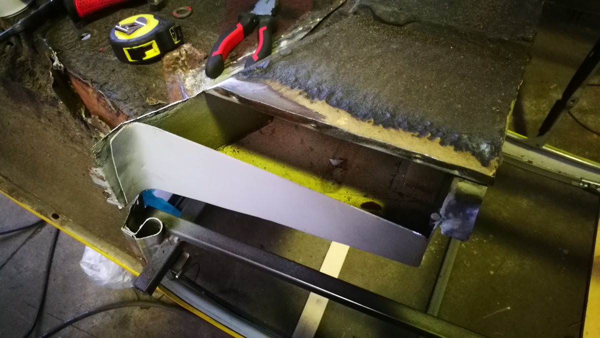 LEMA_Garage's tweet photo. Das stümperhaft eingebrutzelte Bodenblech wird ebenfalls durch einen Nachbau unsererseits ersetzt.

#citroen #2cv6 #2cv #ente #restauration #oldtimer #kfz #kfzwerkstatt #karosserie #karosseriebau #engelskirchen #lemagarage #werkstatt https://t.co/3wNxfrxTDv