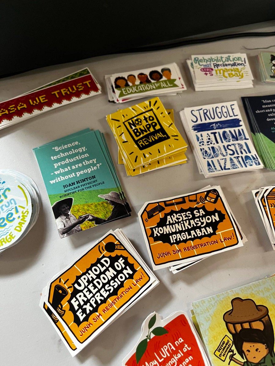 AghamNasyunal's tweet photo. ✨ LIBRENG STICKERS!! ✨

Mamimigay po tayo bukas ng mga libreng stickers na nananawagan para sa ating iba't ibang karapatan ✊

Kaya atak na sa Human Rights Day mob, bukas na! 9 AM sa Liwasang Bonifacio 😸

Kitakits! https://t.co/7DSePpS8t3