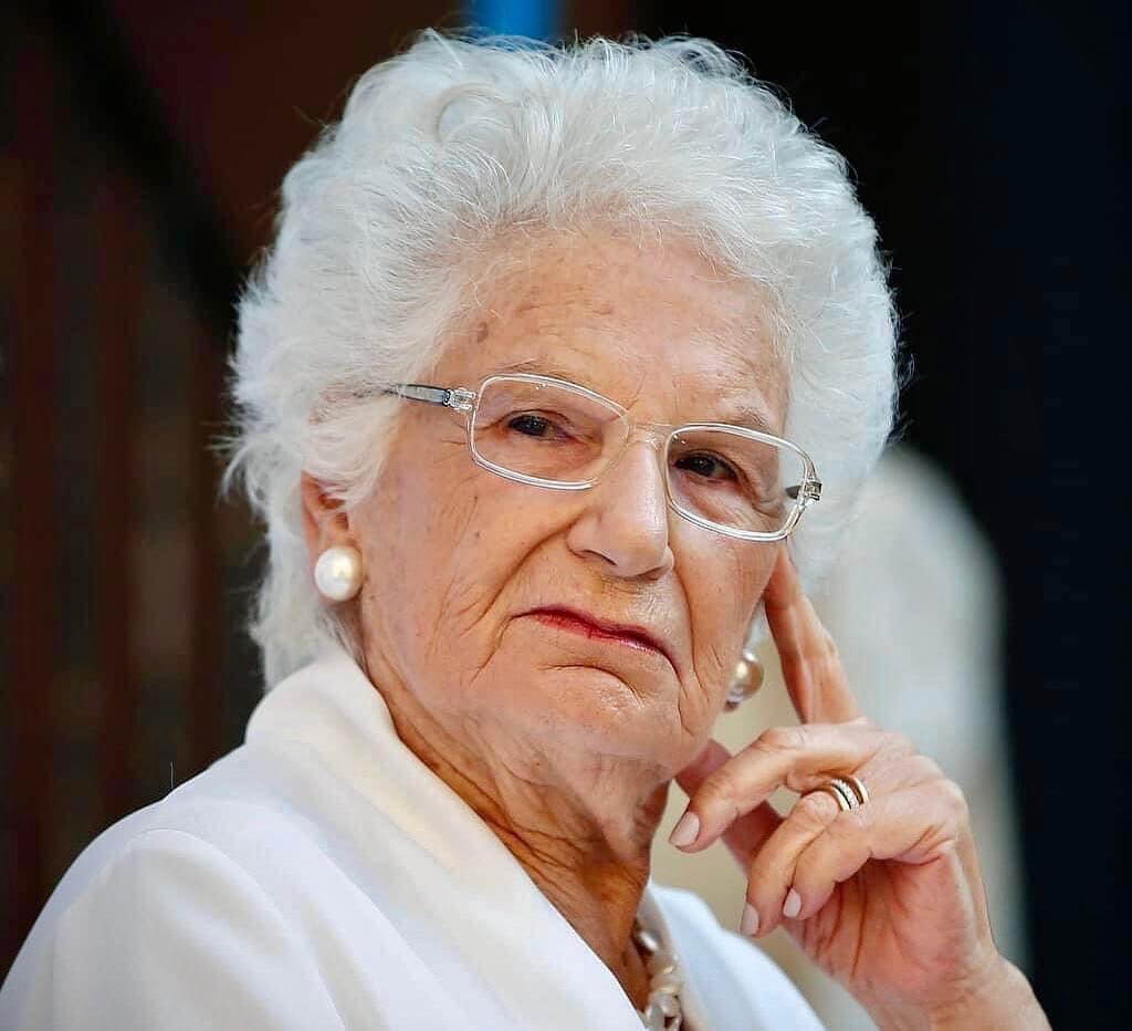 Sempre e comunque dalla parte di Liliana Segre. Siamo con te.