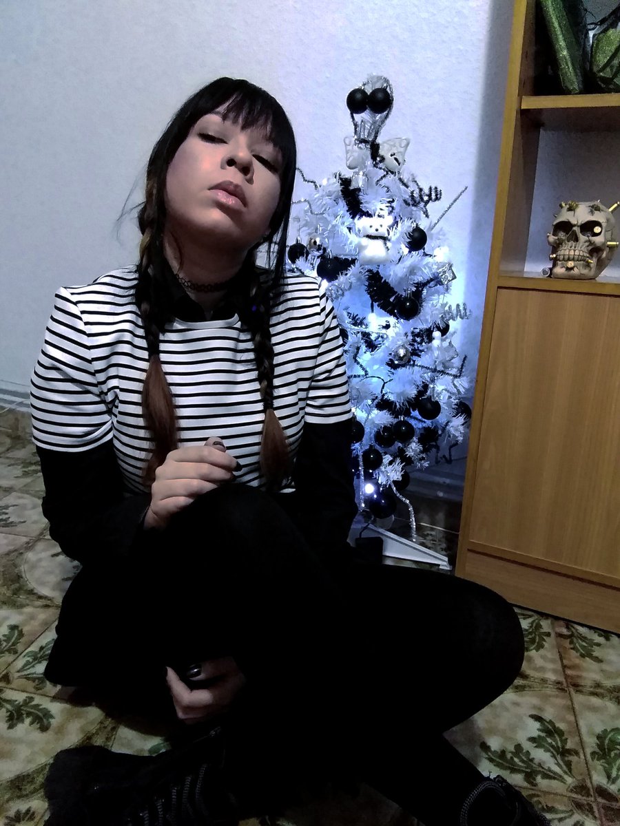 Samy_G16's tweet photo. https://t.co/dSgkaUx7mg  
#Tendencias #merlinaaddams #MerlinaChallenge #Navidad #vlogmas #outfitoftheday #outfit #venezolanosenespaña https://t.co/0GxaGetyZr