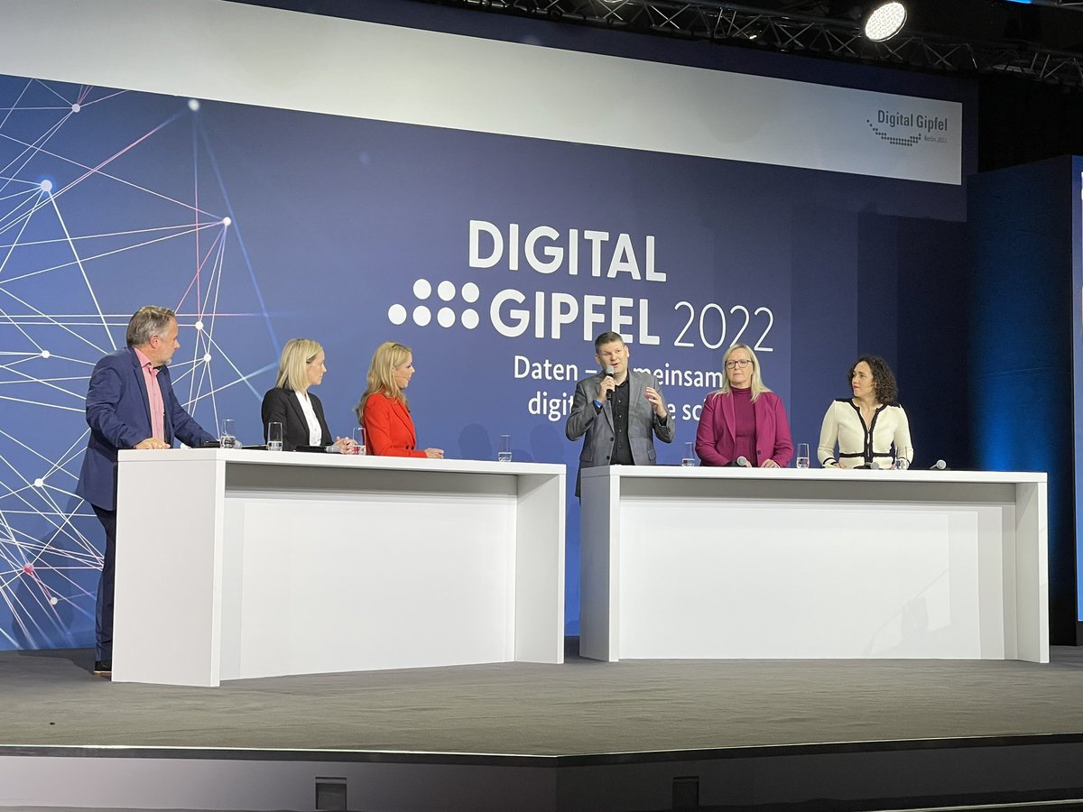 Gemeinsamer Launch des #Dateninstitut auf dem #Digitalgipfel durch @BMI_Bund und @BMWK mit Diskutanten von @destatis @snv_berlin @Merantix @LMU_Muenchen und Uni Bonn