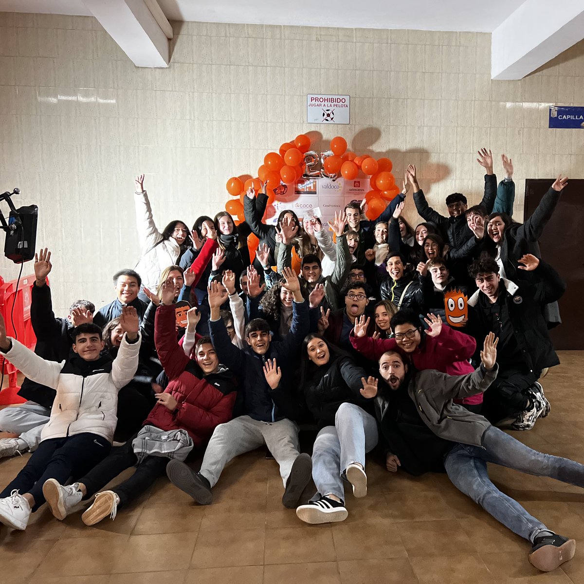 CJ_savio's tweet photo. 📸 Recuerdos de la sección de jóvenes en el mes de noviembre!

Hemos compartido muchos momentos de risa, pero también de reflexión.
Comenzamos el mes con la convivencia yendo al retiro. 
Hemos tratado diferentes formativos.

No olvidar la visita a nuestros amigos de @citycentro https://t.co/Ov3imDeOh3