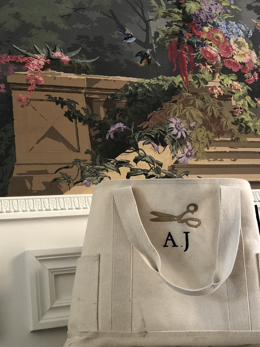 HawthorneHeaney's tweet photo. A simple tote bag made personal with embroidered gold shears and monogram #personalisation #bespoke #monogram #machinemonogram https://t.co/Qe1Jv48Fht