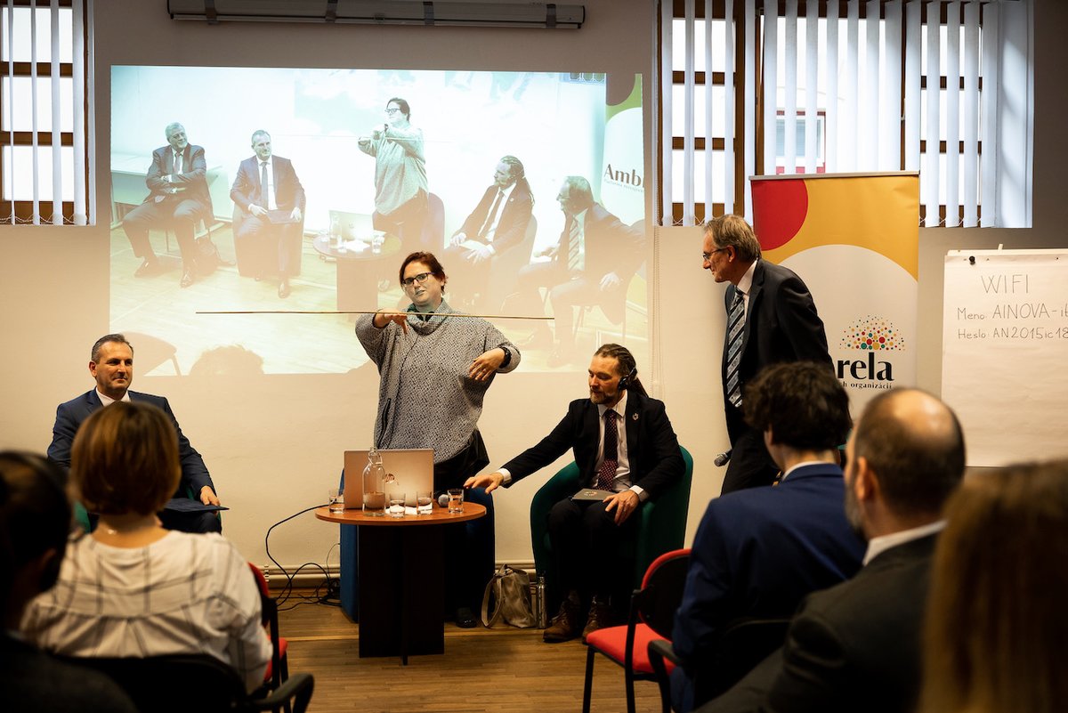 Ambrela_org's tweet photo. Koncom novembra naša #Ambrela spoluorganizovala vo Sv.Jure ‘Medzinárodné odborné #kolokvium o globálnom vzdelávaní #GV’. Viac o výstupoch z kolokvia v rámci projektu #EduGlobe s podporou #ACFSlovakia tu: https://t.co/Oicuxqska9
#SR #GCE #globalneVzdelavanie #globalEducation #ACF https://t.co/40Fjsjbvyg