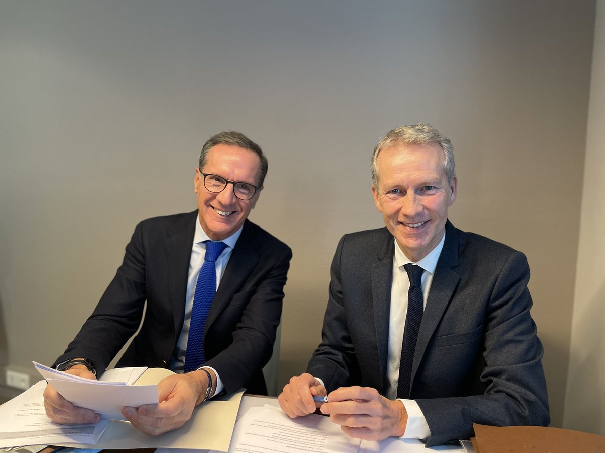 Avec mon collègue <a href="/guillaumegarot/">Guillaume GAROT</a> nous venons de présenter à <a href="/OuestFrance53/">Ouest-France 53</a> et <a href="/CDLM53/">Le Courrier de la Mayenne</a> notre PPL commune pour lutter contre les #déserts #médicaux : un texte transpartisan, volontariste qui répond à la souffrance des gens face à l’inégalité territoriale d’accès aux #soins.