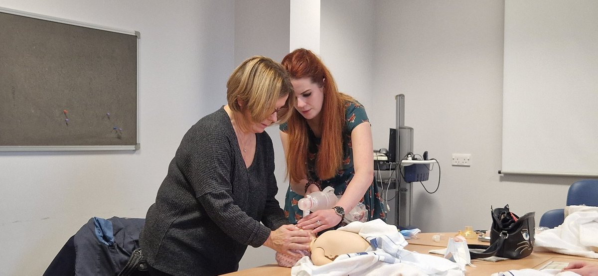ofallpositions's tweet photo. Yesterday afternoon #SNRC #NewbornResus in @NHSForthValley with #midwives and nurses, today I'm in @DGNHS with midwives and #neonatalnurse colleagues. #coremandatory #multidisciplinary @NESnmahp @ResusCouncilUK @Laerdal_UK https://t.co/OVPQ5757Up