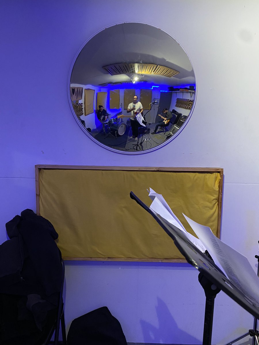 New 4 track EP coming out Monday 12th! Almost there 🥳⚪️🟤🔵🟠
#music #snow #originalmusic #bassguitar #NewMusic2022 #instrumentals