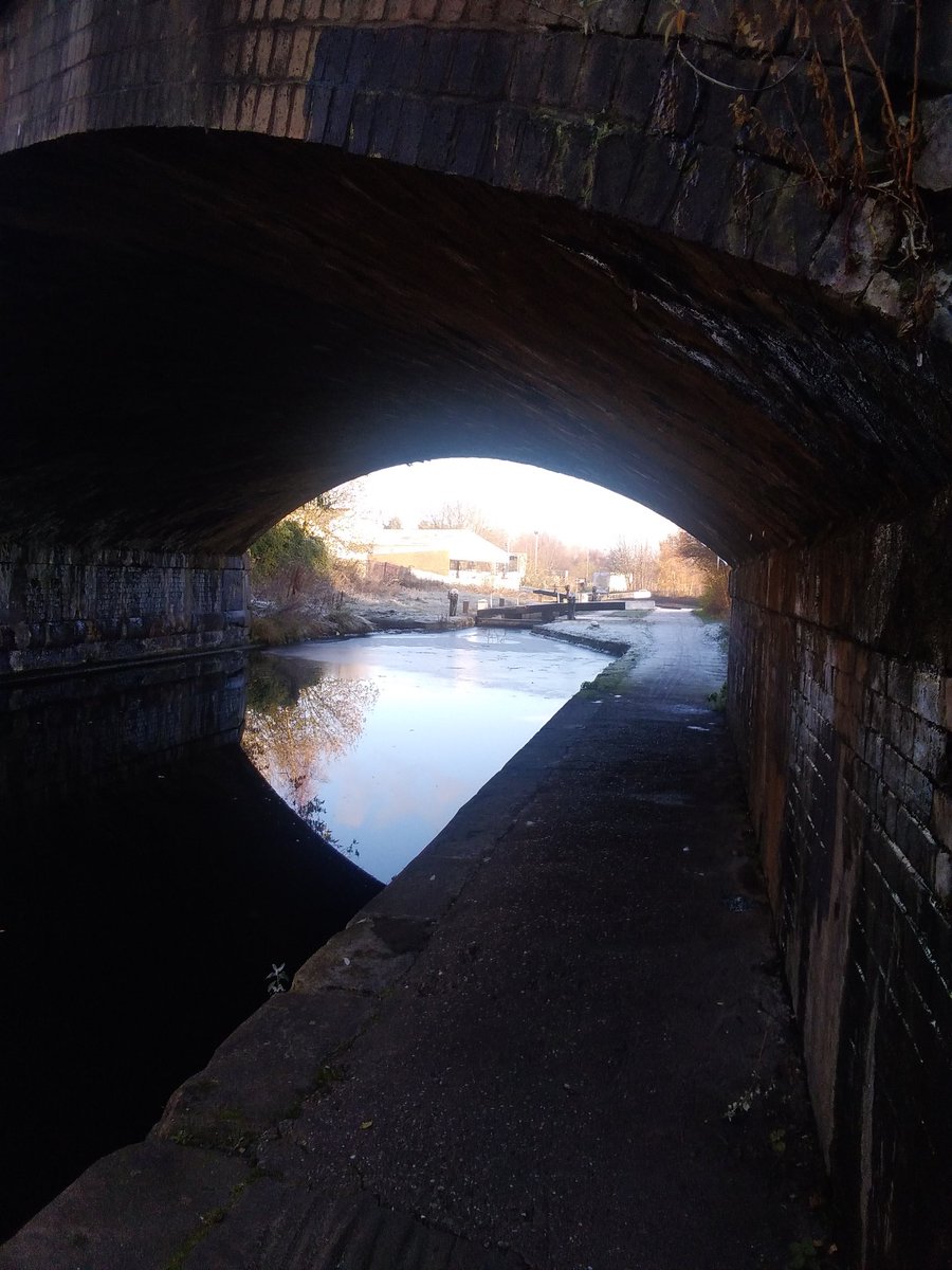 maryrbeddows's tweet photo. Off out on another winter wander today, along the #21Locks in #Wolverhampton, looking for an interesting spot to plot a murder. FOR MY BOOK. IT'S BOOK #RESEARCH (feel like I should clarify that point π)
Got the thermal gear on today, it's rather #cold (icicle as a weapon?) https://t.co/mowmn8yl23