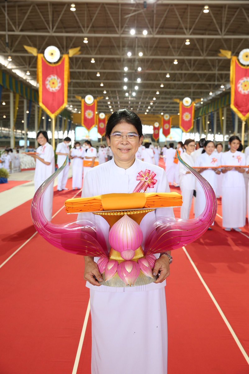 Fafon10Fafon's tweet photo. ย้อนหลังพิธีบูชาข้าวพระ พิธีถวายต้นสมบัติจักรพรรดิเพื่องานเผยแผ่วิชชาธรรมกายไปทั่วโลก เอาบุญมาฝากทุกท่านค่ะ https://t.co/JPWMG9nuVD