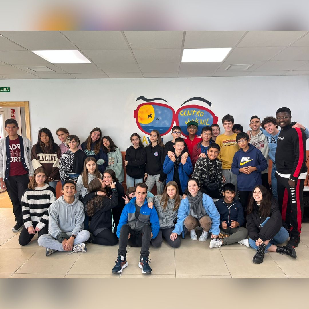 CJ_savio's tweet photo. 📸 Recuerdos de la sección de Preas en noviembre!

Nos hemos centrado en compartir momentos
 Visitando el pasaje de @citycentro y terminando el mes jugando con @cjCEJUSA !

No olvidar la convivencia que fuimos al palacio de hielo
También hemos tenido formativos sobre la familia https://t.co/XwrdglQMqP