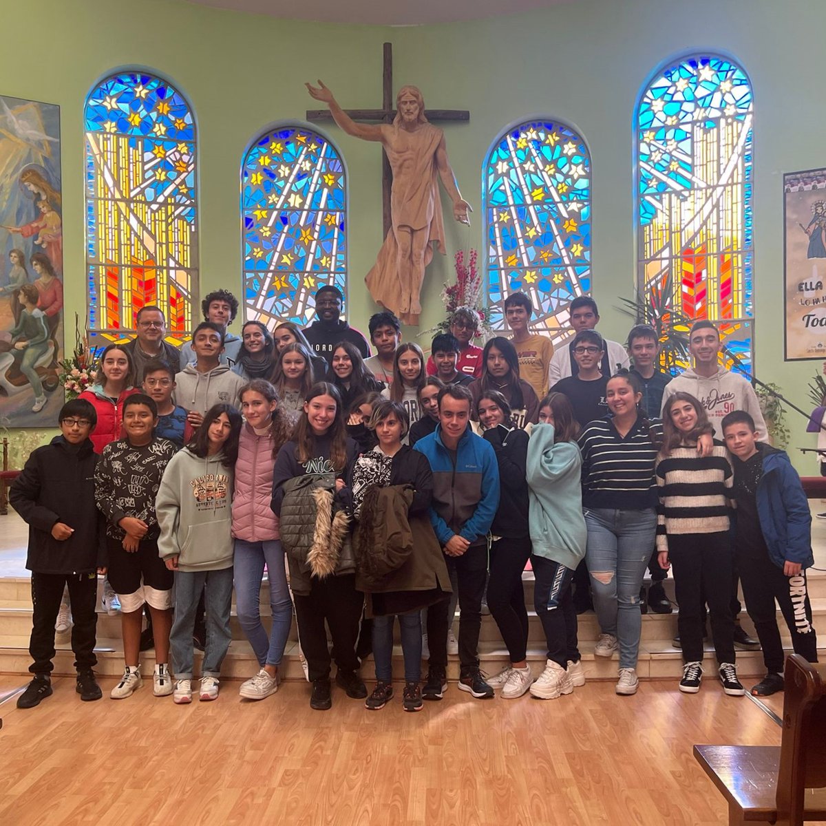 CJ_savio's tweet photo. 📸 Recuerdos de la sección de Preas en noviembre!

Nos hemos centrado en compartir momentos
 Visitando el pasaje de @citycentro y terminando el mes jugando con @cjCEJUSA !

No olvidar la convivencia que fuimos al palacio de hielo
También hemos tenido formativos sobre la familia https://t.co/XwrdglQMqP