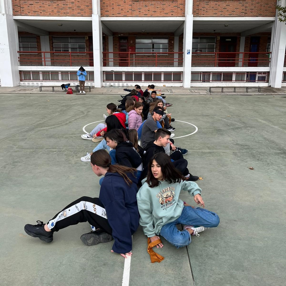 CJ_savio's tweet photo. 📸 Recuerdos de la sección de Preas en noviembre!

Nos hemos centrado en compartir momentos
 Visitando el pasaje de @citycentro y terminando el mes jugando con @cjCEJUSA !

No olvidar la convivencia que fuimos al palacio de hielo
También hemos tenido formativos sobre la familia https://t.co/XwrdglQMqP
