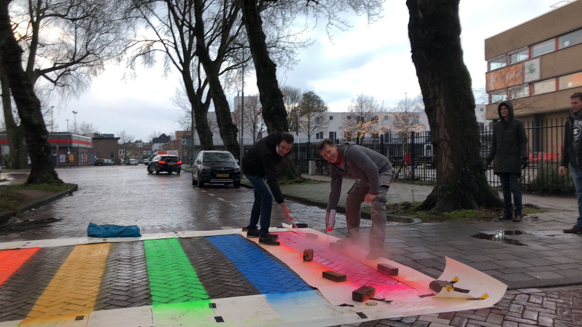 Dunamare's tweet image. Vandaag is het Paarse Vrijdag: dé dag waarop diversiteit in de breedste zin van het woord centraal staat in het onderwijs. Vanzelfsprekend kleuren ook de Dunamare-scholen paars en zijn er verschillende activiteiten. Lees meer:
dunamare.nl/nieuws/we-will…