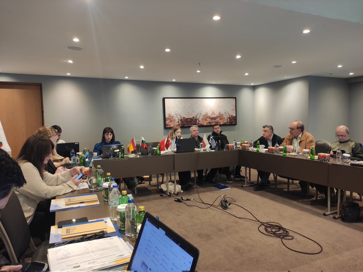 EuroFUE_UJI's tweet photo. The final meeting of Start up for Development🇪🇺 is here! Today we work on the Module 6 about Smart Economy, and about the #Sustainability of the project.

@EUErasmusPlus #ErasmusPlus #SmartCities https://t.co/o2oJWYW4jr