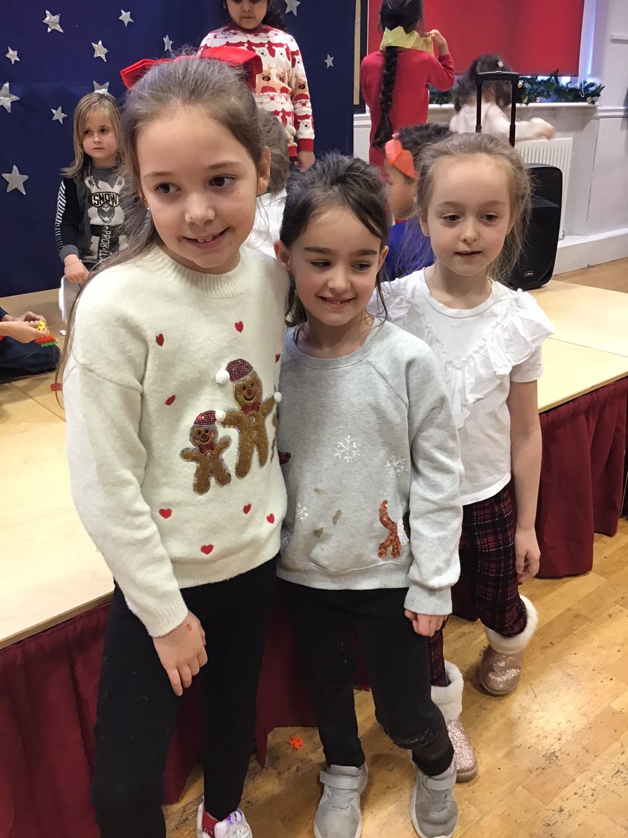 ABCPschool's tweet photo. #Class2K enjoyed a lovely Christmas dinner π https://t.co/JyOXjdHByv