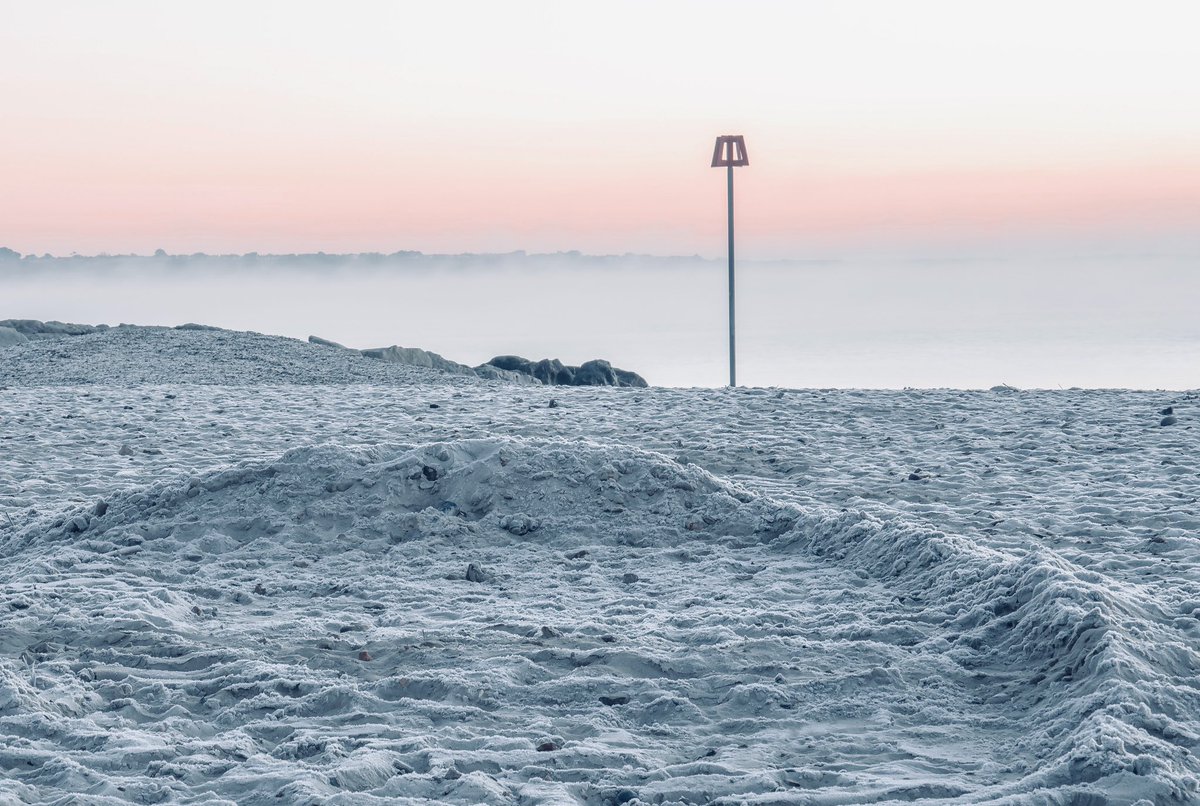 “Frozen in the Mist” 🥶 🏖️ 🌊 Avon beach Mudeford #firstfrost #mist #mistymorning #dorset #avonbeach #beach #sonyalpha #KingstonIsWithYou @DorsetMag @SonyUK @SonyUKTEC @VisitSEEngland @StormHour #dorset #mudeford #WINTER #frostymorning