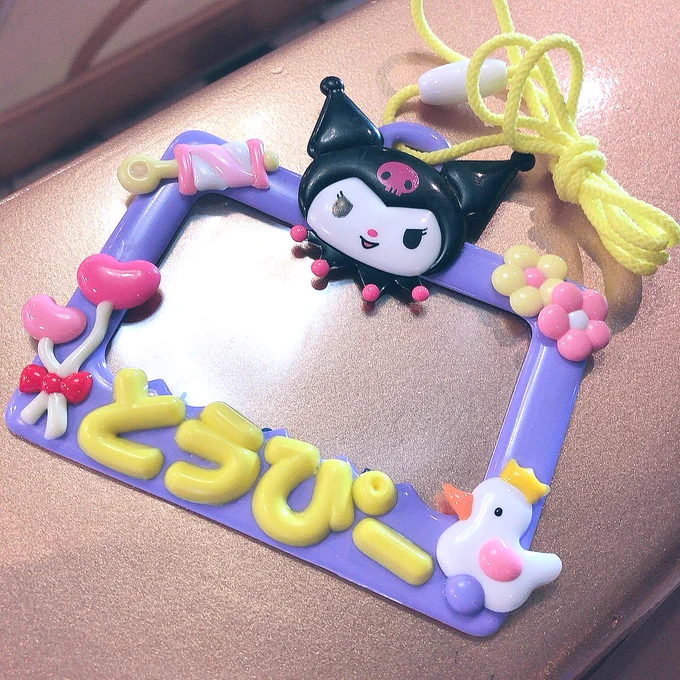 OHITORIさんから最強つよつよ刀ピアクスタを頂きましたご飯の写真を撮るときに使いたいとリクエストしたのでキラキラしてる2人です天才だ〜かわいいプレートも作った【@ o_hitori_sama_1 】 