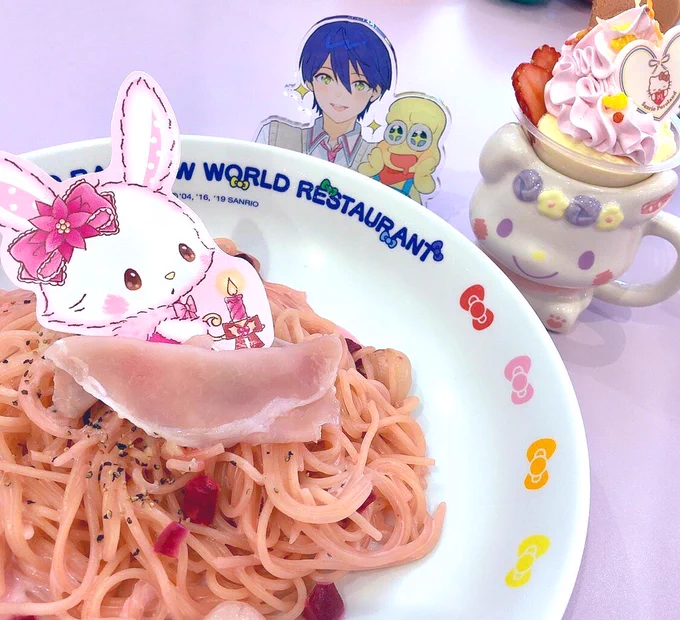OHITORIさんから最強つよつよ刀ピアクスタを頂きましたご飯の写真を撮るときに使いたいとリクエストしたのでキラキラしてる2人です天才だ〜かわいいプレートも作った【@ o_hitori_sama_1 】 