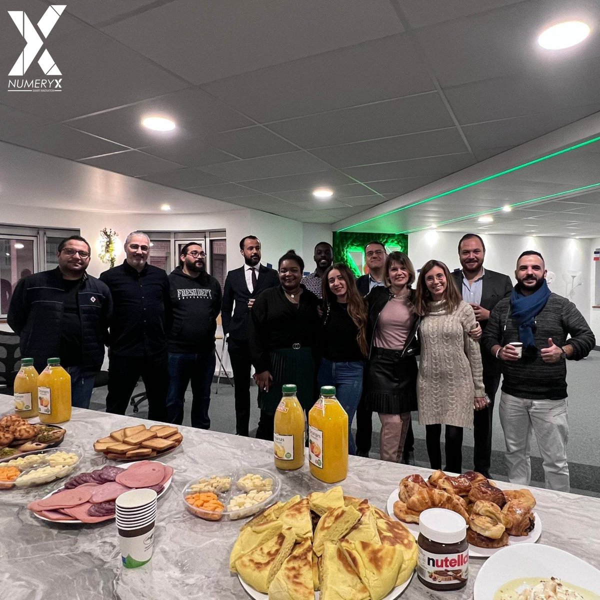 𝗤𝘂𝗲 𝗽𝗲𝗻𝘀𝗲𝘇-𝘃𝗼𝘂𝘀 𝗱𝗲 𝗽𝗿𝗲𝗻𝗱𝗿𝗲 𝗹𝗲 𝗽𝗲𝘁𝗶𝘁 𝗱𝗲́𝗷𝗲𝘂𝗻𝗲𝗿 𝘂𝗻𝗲 𝗳𝗼𝗶𝘀 𝗽𝗮𝗿 𝘀𝗲𝗺𝗮𝗶𝗻𝗲 𝗮𝘃𝗲𝗰 𝘀𝗲𝘀 𝗰𝗼𝗹𝗹𝗲̀𝗴𝘂𝗲𝘀 ? 🥐
Chez NUMERYX, nous privilégions ces moments de convivialité qui nous font bien démarrer la journée !
 
#happyatwork