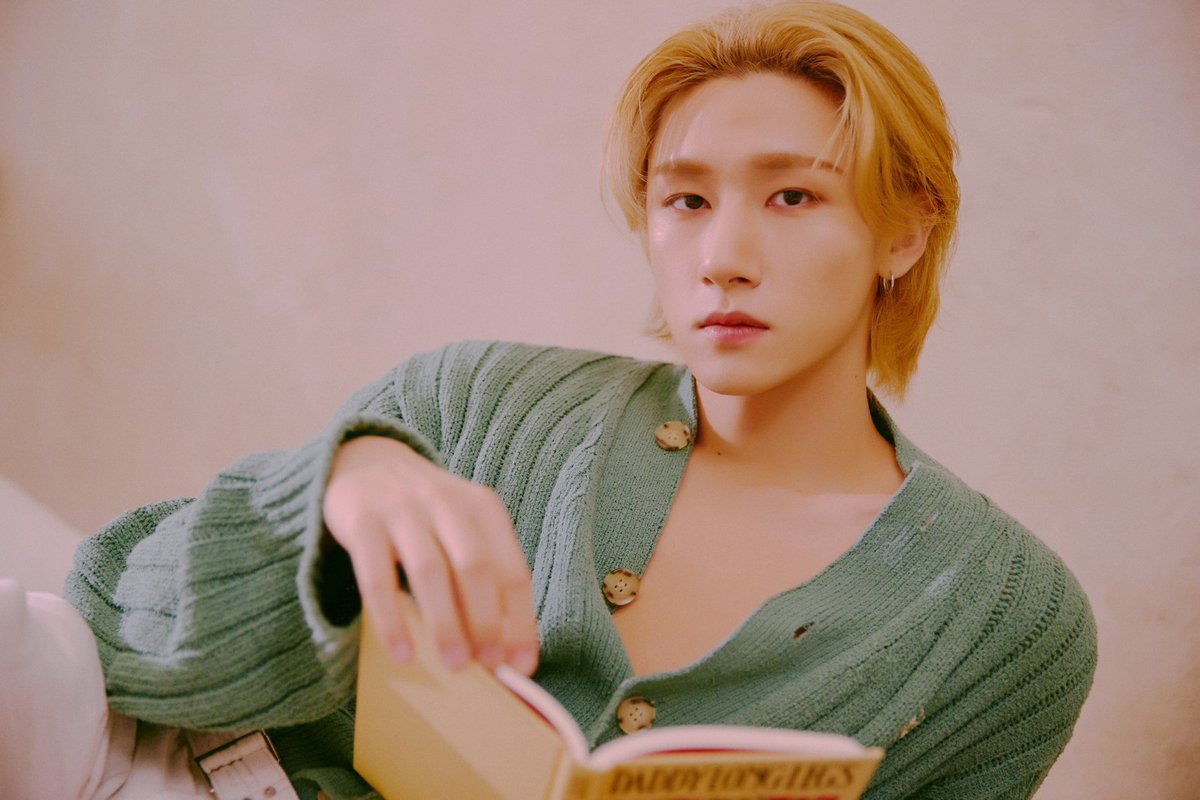 0514universe's tweet photo. [📸] THE READER - #CHANGKYUN https://t.co/0KEuJQ9d55