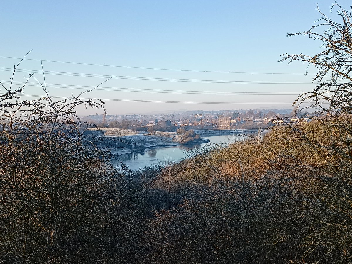 4 shovellers on a very icy Fens Pools this morning <a href="/ChaterTodd/">Todd chater</a> <a href="/DudleyNature/">DudleyNatureReserves</a> <a href="/saltwellsbirder/">Andy Thomas</a> <a href="/EcoRecording/">EcoRecord</a>