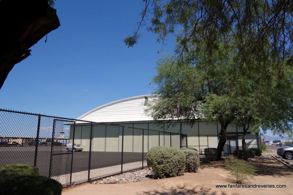 Mesa_Artist's tweet photo. The two original hangars at Falcon Field in Mesa, Arizona, built in 1941 and serving as #4 British Flying Training School until 1945.  #RAF #FalconField 🇬🇧🌴🌿🎖️🛩️👨‍✈️ https://t.co/KmaPBqDsZS