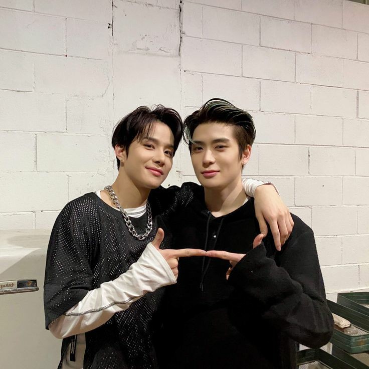 NCT95BR's tweet photo. 9️⃣5️⃣Bom, como divulgado pela SM, nosso Johnny e os membros Jaehyun e Jungwoo caíram de uma plataforma nas gravações de um comercial. Infelizmente a empresa não deixou claro a extensão dos ferimentos dos meninos, ++ https://t.co/2igBLBKEvV