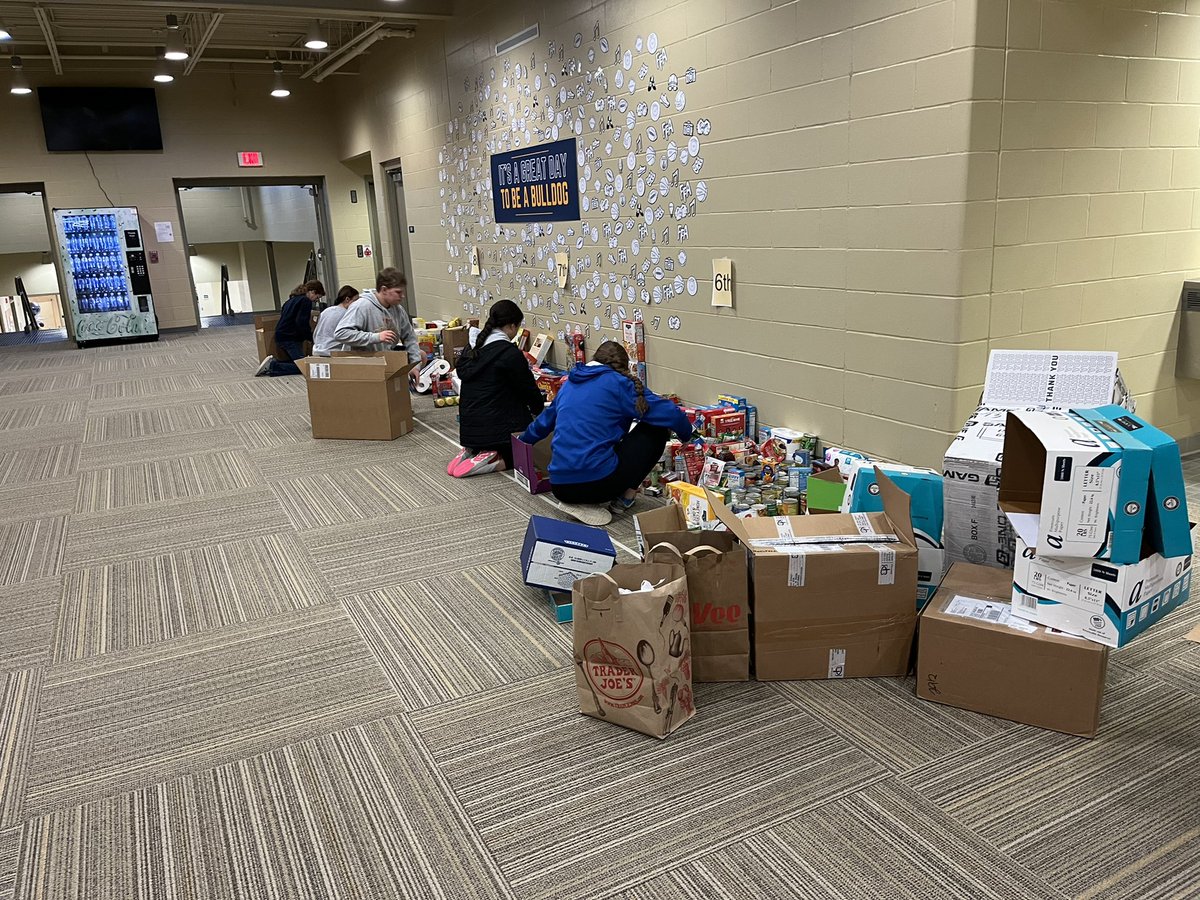 RiversideStudentCouncil (@riversidestuco) on Twitter photo The 6-8th grade had 814 items collected to donate to the Riverside Food Pantry #weRRiverside <a href="/RiversideDawgs/">Riverside Dawgs</a> The 6-8th grade had 814 items collected to donate to the Riverside Food Pantry #weRRiverside <a href="/RiversideDawgs/">Riverside Dawgs</a>