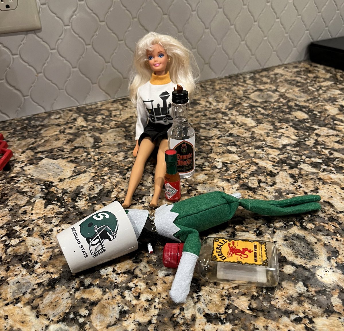 MJADetBos's tweet image. My #SnoopOnAStoop let Barbie drink him under the table last night. 

PS: My bf has been doing this for me so I wake up to a good laugh every morning. ❤️