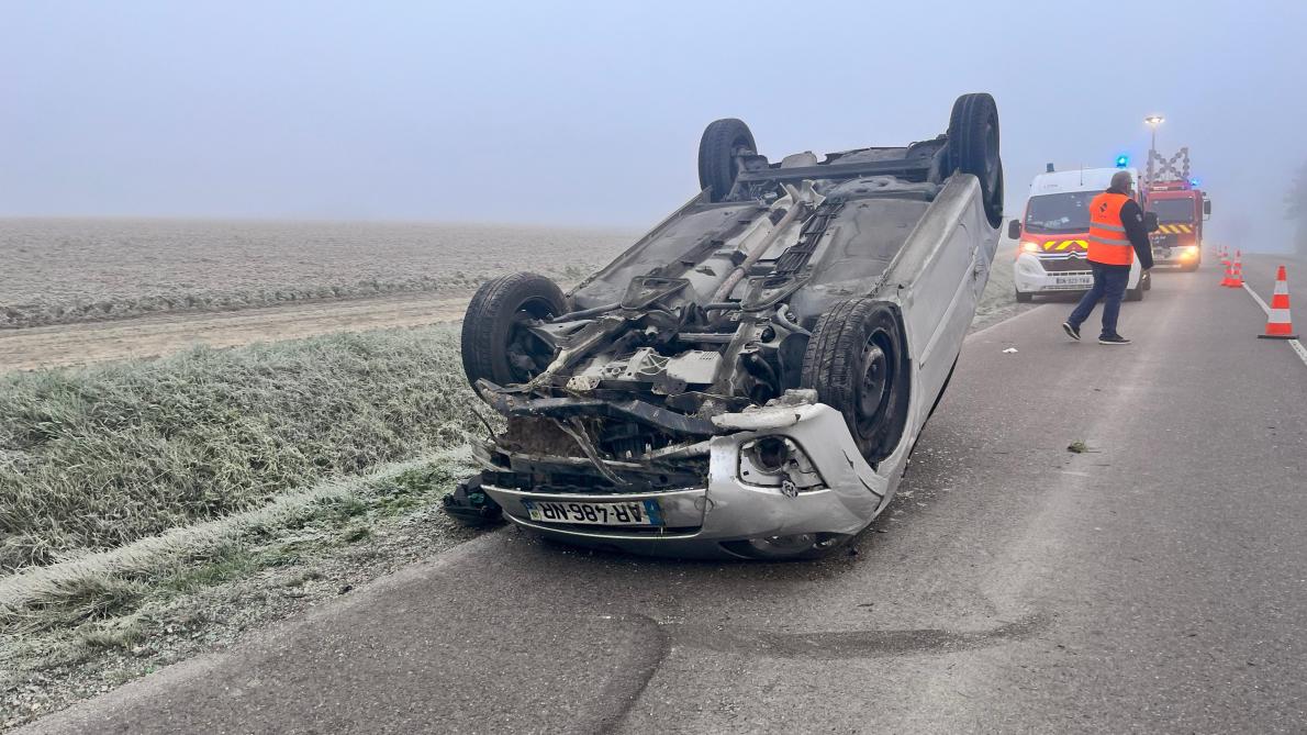 _lunion's tweet image. Une voiture se retourne sur la route de #Marson #accident lunion.fr/id435369/artic…