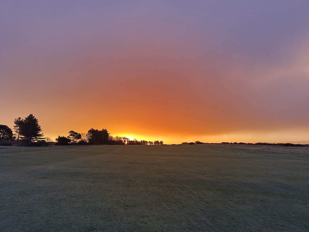 CaldyGolfClub's tweet photo. #CGC is not ashamed to bombard the public with copious amounts of #Sunrise & #Frost pictures! #SorryNotSorry #CaldyGolfClub #Caldy #GolfClub #GolfViews #BeautifulGolfViews #Wirral #MerseysideGolf #CheshireGolf #EnglandGolf #GolfCourseSunrise #FrostyGolf #WinterGolf #ChillyGolf https://t.co/JFpdm7jyyt