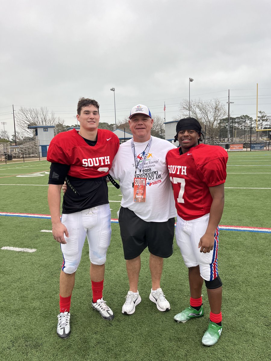 🏈 Good luck to @dutchforkhigh LB Chandler Perry, @ChapinHigh DL Max Drag and South Coach Justin Gentry from Chapin High this weekend as they come together for the 2022 @TSECooperatives Bowl Game! #OurD5Story #IrmoSC #ChapinSC