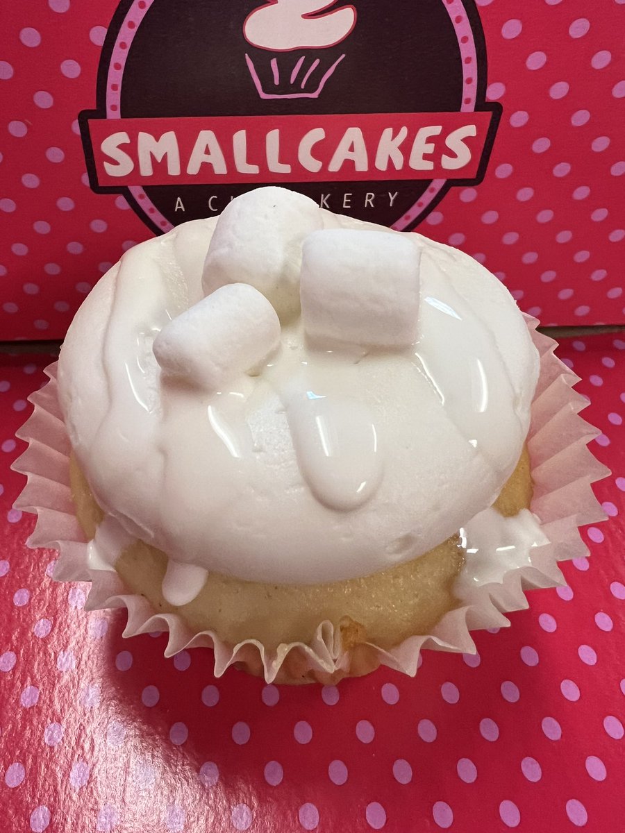 SmallCakesNDH's tweet photo. Happy Friday y’all! #WeAreOpen &amp; today’s #yummy specials are #BlackForest #VanillaMallow &amp; #Chocolate #Merlot #cupcakes +17 #delicious daily flavors! Order pickup 404.621.9634 or https://t.co/MTIy7NF1eE! Or get delivery thru UberEats or DoorDash! https://t.co/0yszHw51vU