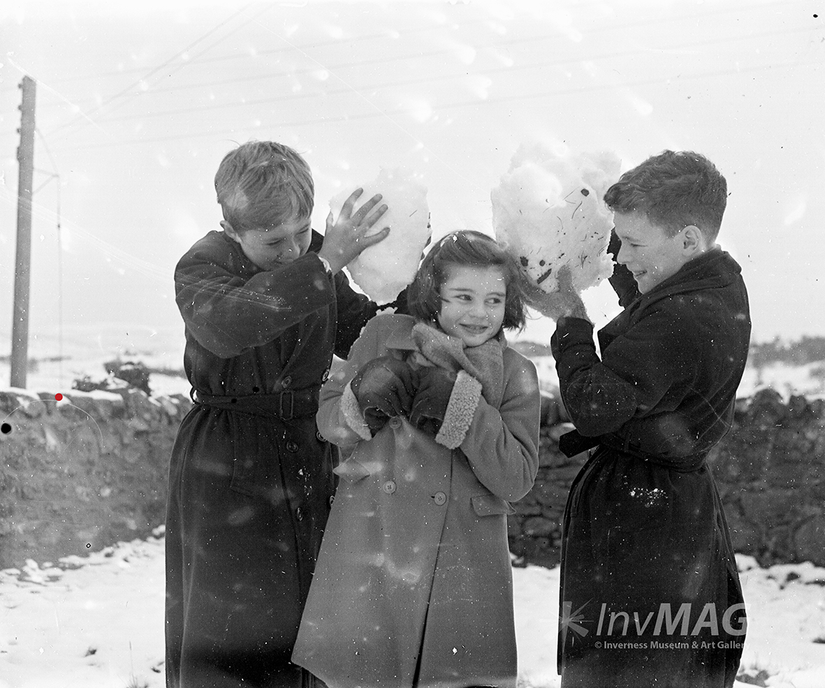 'The Snow Kids' (Daviot, c.1950s)
Another image from the 'Snow Day!' photographic exhibition, on display until the end of March 2023.  
Jimmy Nairn Collection, Highland Photographic Archive, High Life Highland
#InvMAG #Inverness #HPArchives