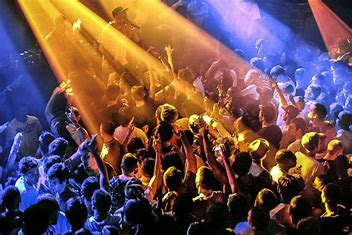 nitetours's tweet photo. The world-famous Fabric, London's top nightclub with that underground feel. The vibrating dancefloor, is a must feel offering a more intense experience for anyone who loves things that vibrate lol.  Nite Tours preferred partner https://t.co/wOvVL194H6