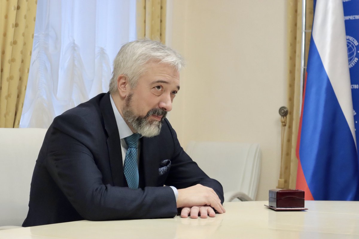 KozarskiBosko's tweet photo. Данас сам добио највише државно одликовање Россотрудичества! 🏅 Уручио ми га је у Москви лично Јевгениј Примаков! 

Дефинитивно ме је чекало нешто веће и важније од компаса! 😁😁 ✊ 🇷🇸 🇷🇺 https://t.co/XgZfmGrmsg
