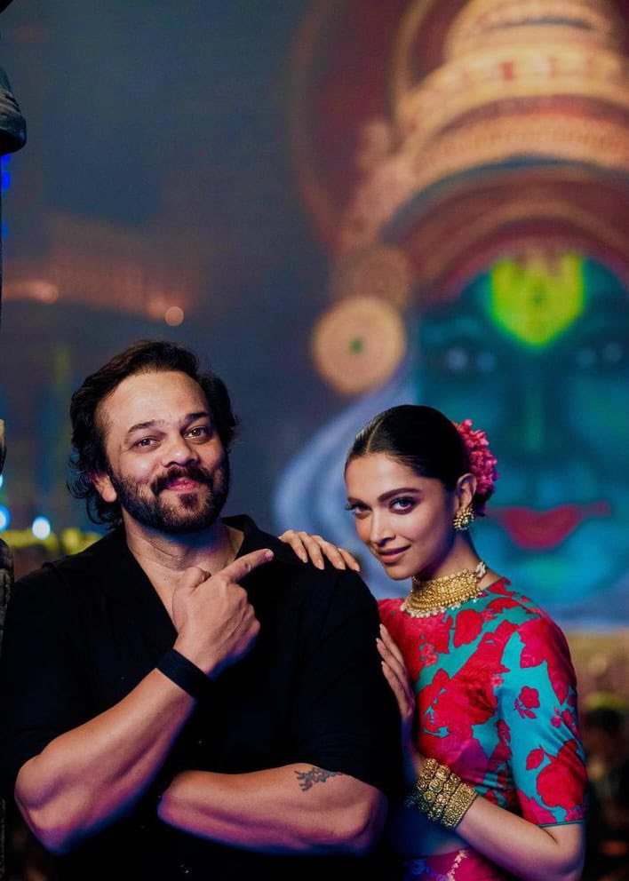 thakkar_sameet's tweet photo. Deepika Padukone of Bharat Tere Tukde Honge Insha Allah Insha Allah JNU fame.

Images of her upcoming movie:

CIRKUS : 23rd December 2022.

PATHAAN : 25th January 2023.

Kya karna chaiye Mitroon ?? https://t.co/egaCvGlCt8