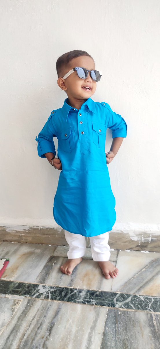 Prakashsonara's tweet photo. @akshaykumar yeh Raju ka style hai... https://t.co/iwxlVulRuN