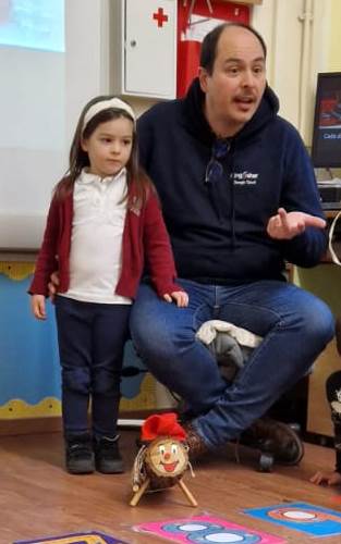 Canada_Blanch's tweet photo. Nos encanta que las familias nos visiten. En los últimos días nos han acompañado en un taller de papiro y hemos dado la bienvenida a la Navidad con el tradicional “Tió de Nadal”. ¡Muchas gracias! 🇪🇬 🐊🤶🎄@isaschools @AccEducativaExt @consejeriauk @Canada_Blanch https://t.co/IIkPuk4hNe