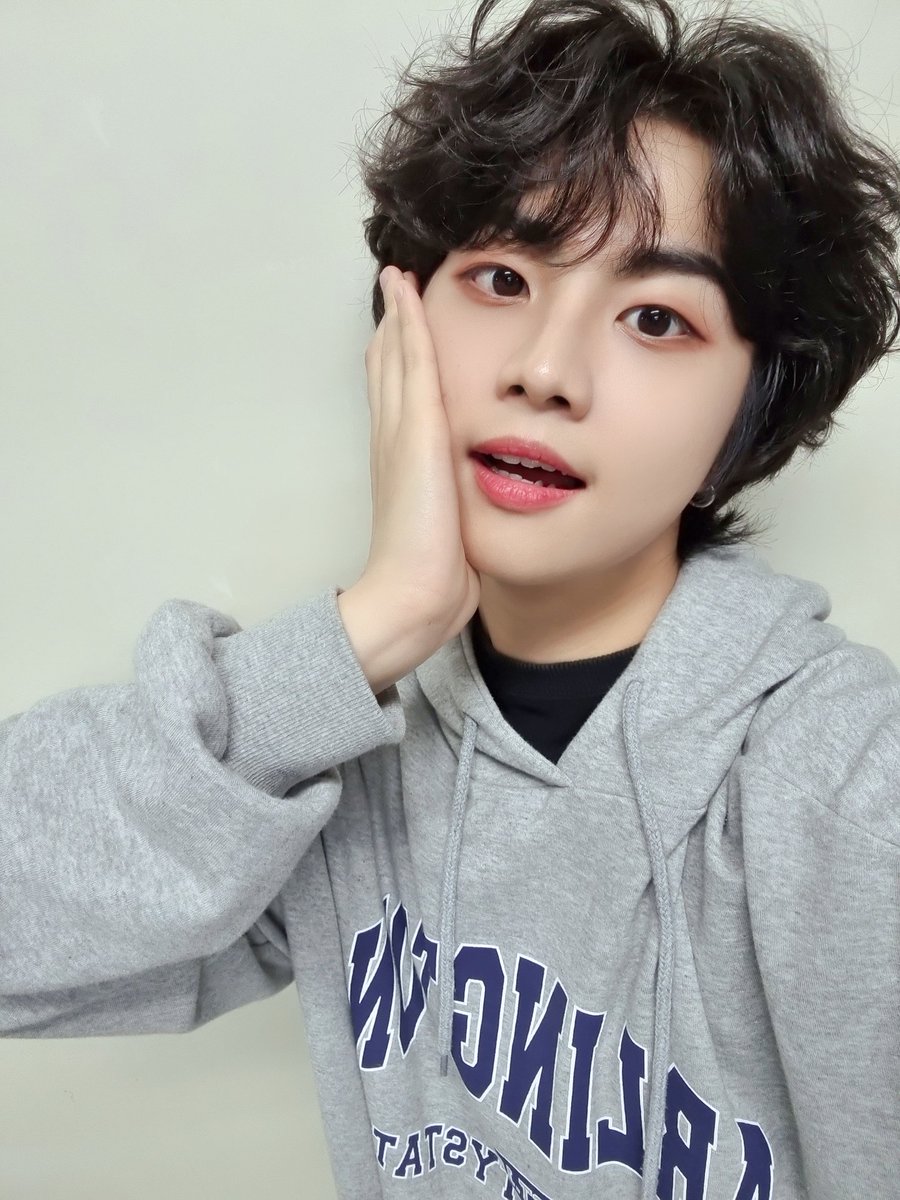 24Kplus_members's tweet image. [#기용] 투포유! 올해도 얼마 안남았네용...😭 우리 이번 크리스마스 이브🎄 플레이온에서 꼭 만나요!!🎅🏻😘

#24K #투포케이 #기용 #KIYONG #きよん #굥