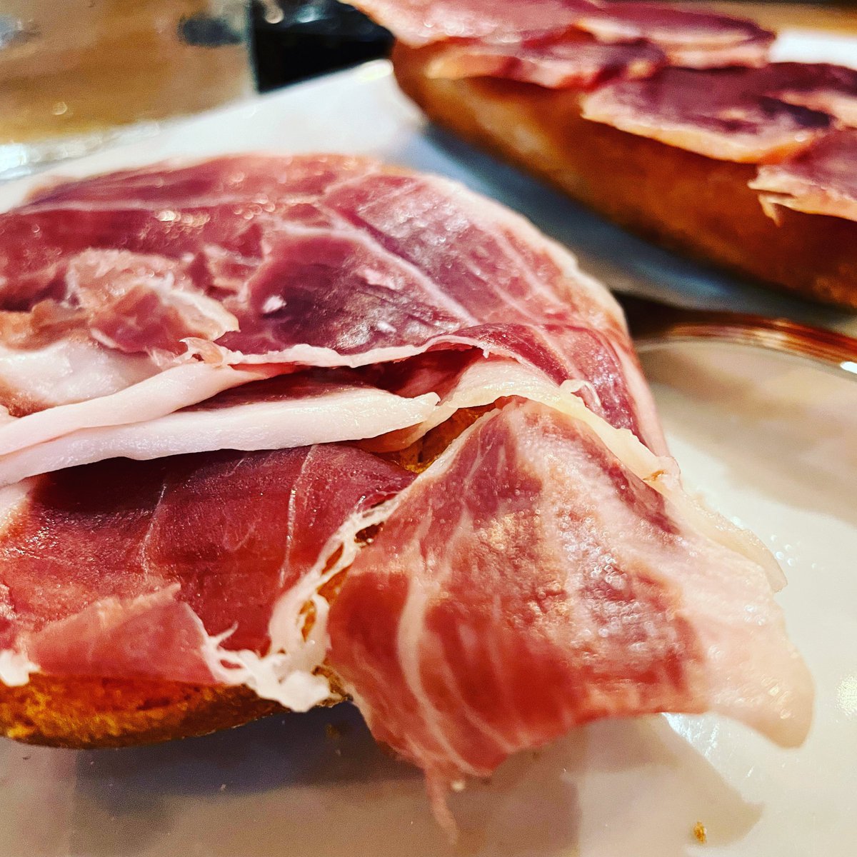 Sauvignonline's tweet photo. #jamoniberico #tapas for a #layover lunch in #madrid ✈️ 🇪🇸 🐖 🍷 

#spain #travel #lomoiberico https://t.co/j6Rq6tc8JX