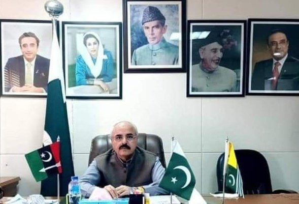 MNK PPP KP (@mnkpppkp) on Twitter photo #Congratulations
پاکستان پیپلز پارٹی سے تعلق رکھنے والے MNA Nawabzada Iftikhar Ahmed Khan کو وفاقی وزیر مملکت کا عہدہ دے دیا گیا وفاقی حکومت کے ایک اعلامیہ کے مطابق انہیں وزیر اعظم پاکستان کے معاون خصوصی سے وفاقی وزیر مملکت بنادیا گیا۔
<a href="/NawabzadaIftik3/">MNA Nawabzada Iftikhar Ahmed Khan</a> #Congratulations
پاکستان پیپلز پارٹی سے تعلق رکھنے والے MNA Nawabzada Iftikhar Ahmed Khan کو وفاقی وزیر مملکت کا عہدہ دے دیا گیا وفاقی حکومت کے ایک اعلامیہ کے مطابق انہیں وزیر اعظم پاکستان کے معاون خصوصی سے وفاقی وزیر مملکت بنادیا گیا۔
<a href="/NawabzadaIftik3/">MNA Nawabzada Iftikhar Ahmed Khan</a>