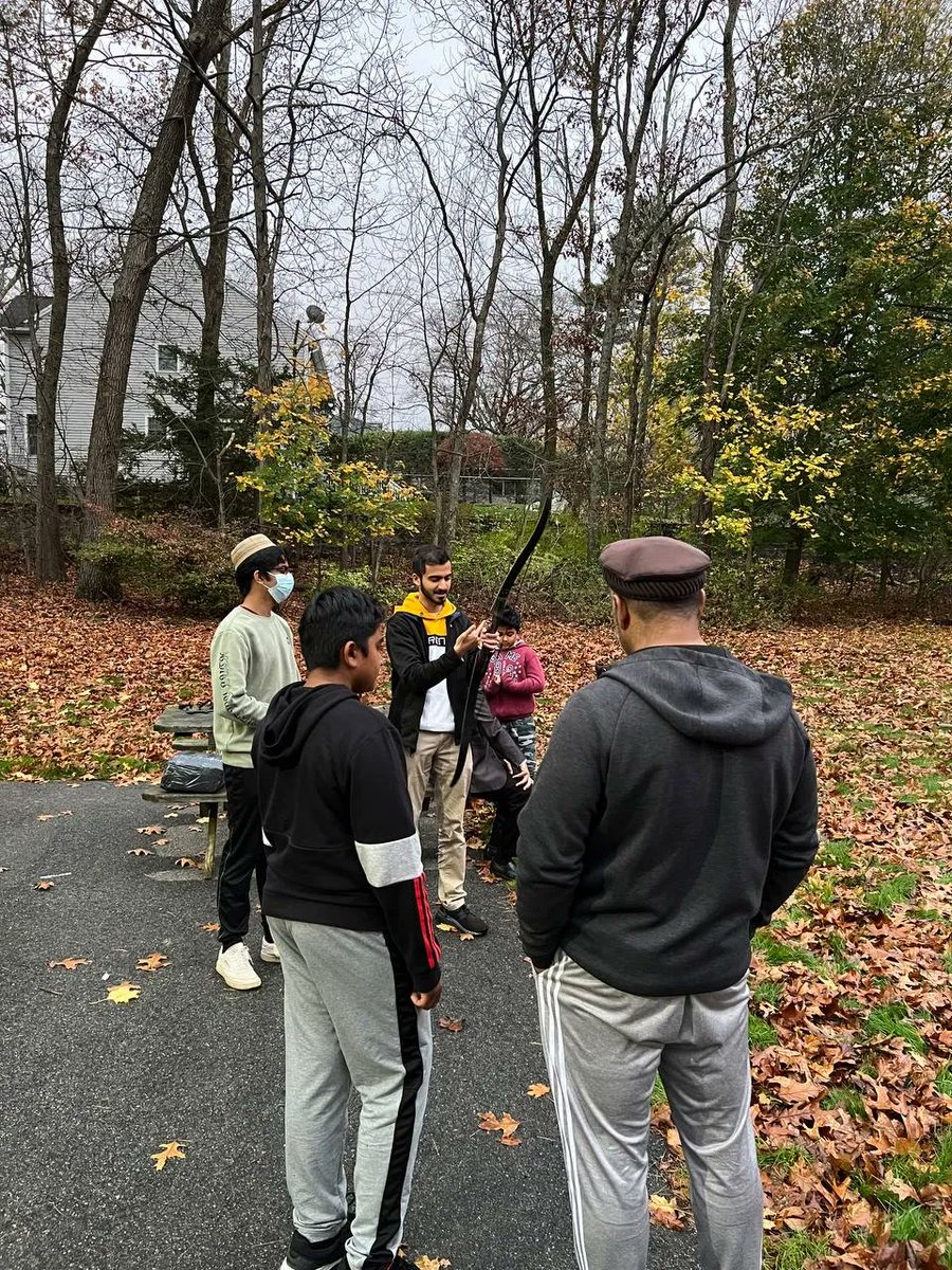 MuslimYouthUSA's tweet image. Starting their morning off with Fajr (morning prayers), our #MuslimYouth of @MKA_Boston stayed afterwards to build brotherhood through sports, including archery. Working out spiritually and then physically to remain sharp in both aspects, #WhatMuslimsDo. #FajrFit #MKAFit